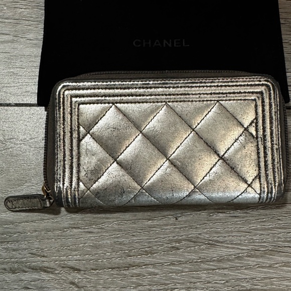 ❤️🎉 HOST PICK💘‼️ CHANEL Boy Zip Around CC Compact Wallet in Crackled Gunmetal - Picture 7 of 7